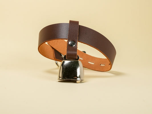 Locking Hucow Collar with Silver Cowbell in Brown Leather