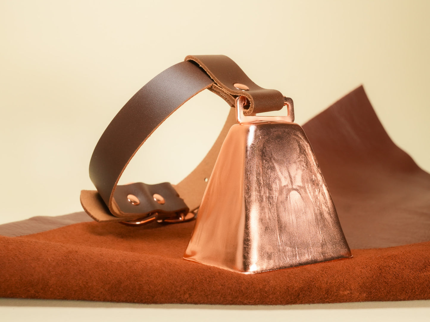 Hucow Collar with Copper Cowbell in Brown Leather