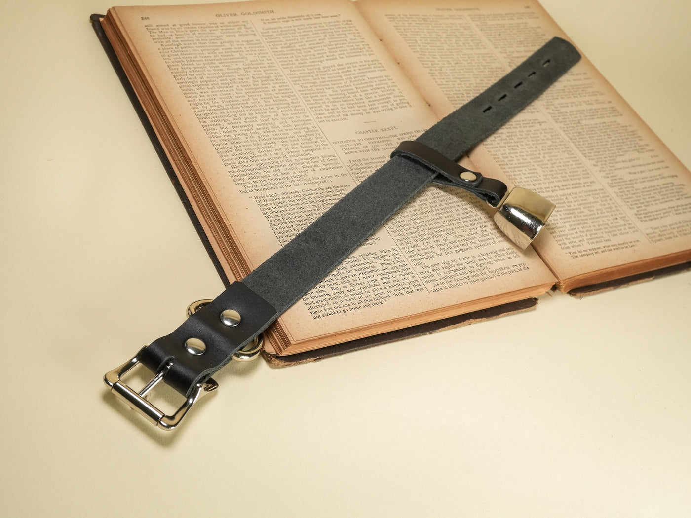Locking Hucow Collar with Silver Cowbell in Black Leather