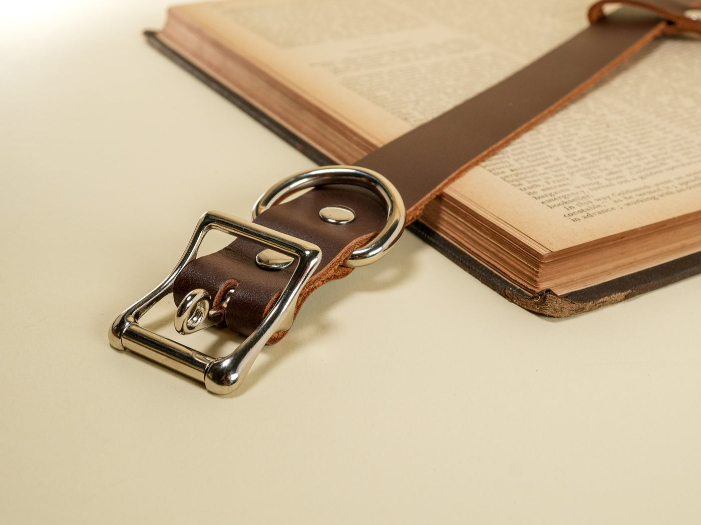 Locking Hucow Collar with Silver Cowbell in Brown Leather