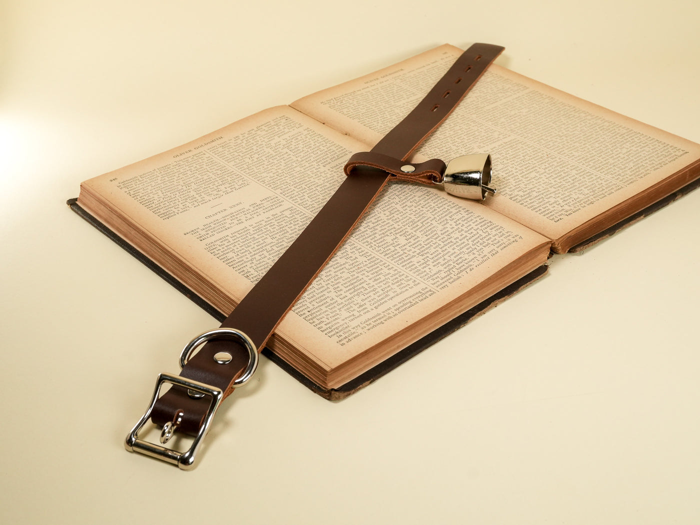 Locking Hucow Collar with Silver Cowbell in Brown Leather
