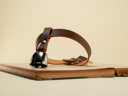 Locking Hucow Collar with Silver Cowbell in Brown Leather
