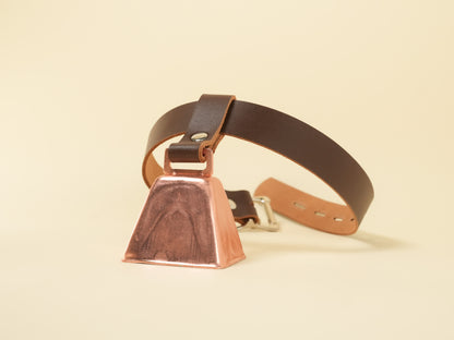Locking Hucow Collar with Copper Cowbell in Brown Leather