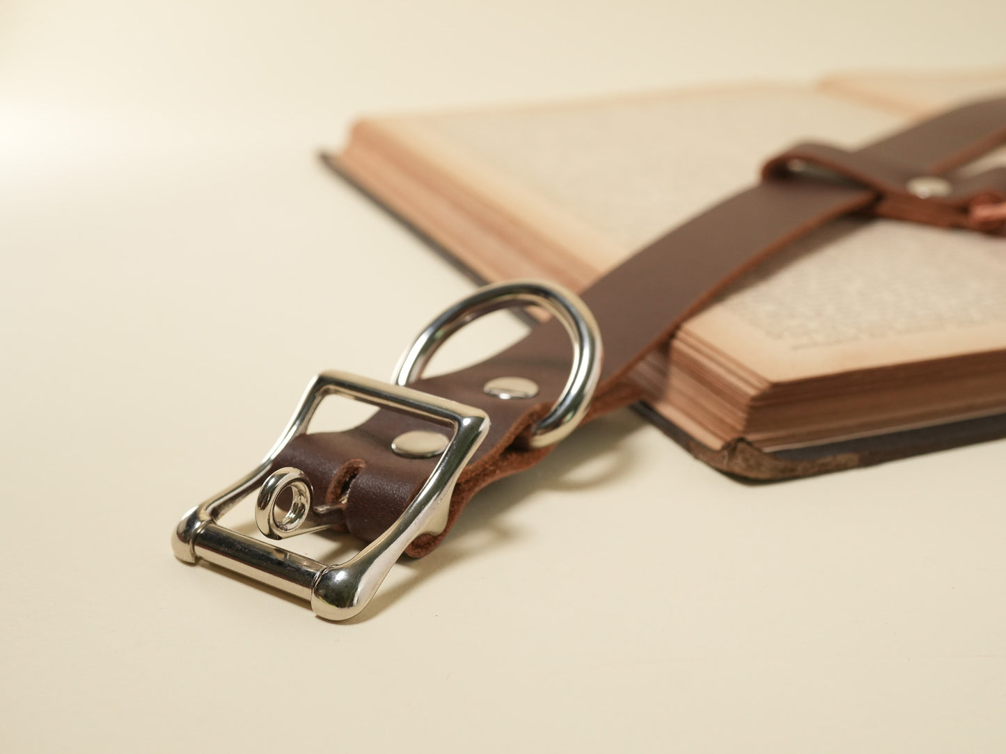 Locking Hucow Collar with Copper Cowbell in Brown Leather