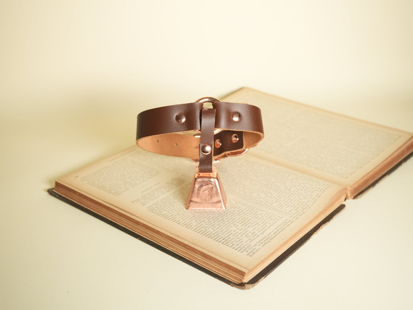 Deluxe Hucow Collar with Copper Cowbell and O-Ring in Brown Leather